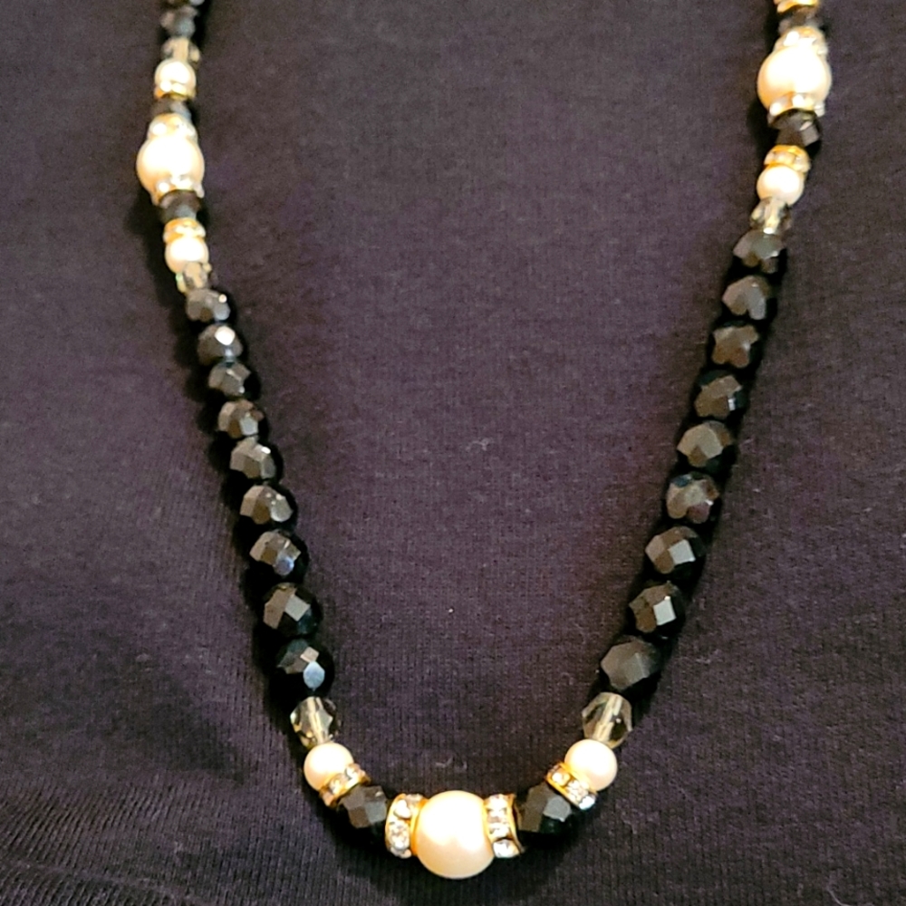 Black beaded necklace with pearl and crystal stations